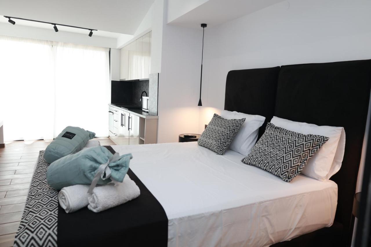 פלומרי Paris-Irini Studios And Apartments מראה חיצוני תמונה
