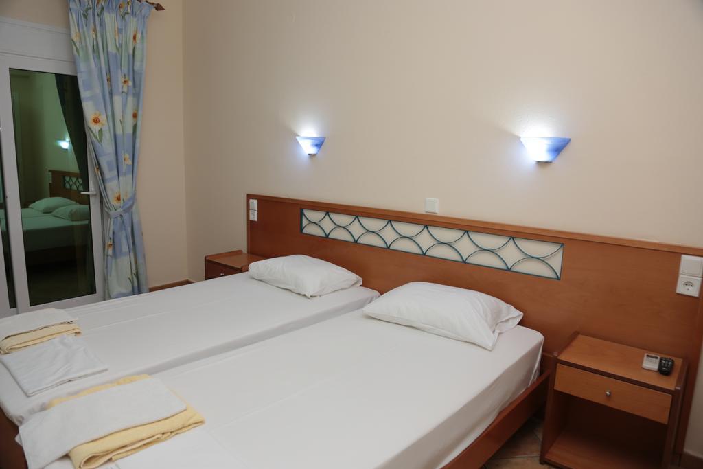 פלומרי Paris-Irini Studios And Apartments חדר תמונה